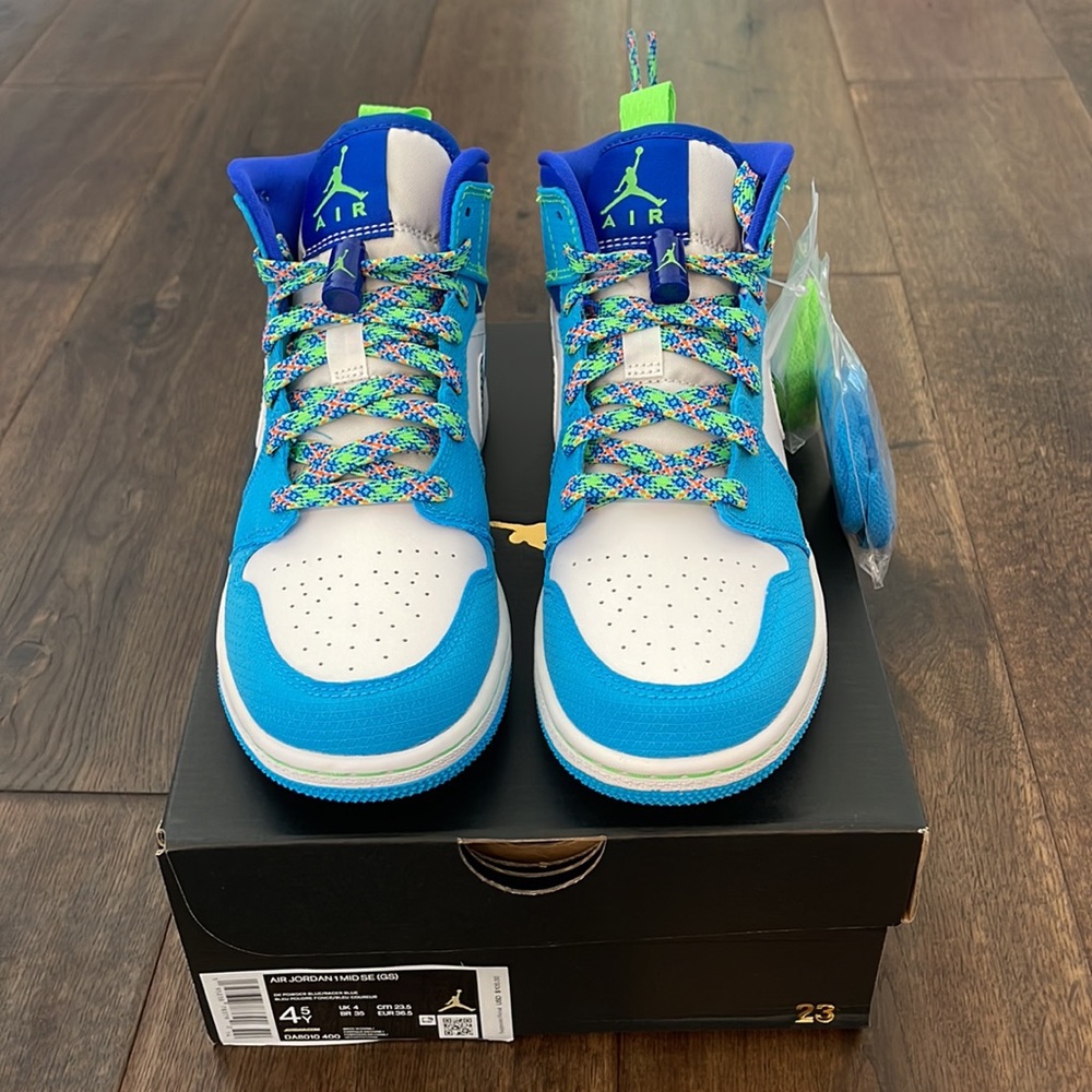 NEW IN BOX Jordan 1 Mid sky blue - Picture 4 of 6